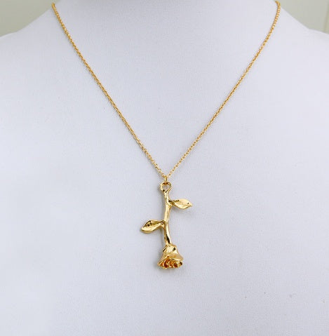 Amoura Roséa – Halskette mit Rosen-Anhänger